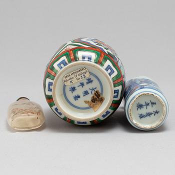 A Chinese wucai vase and two snuff bottles, 20th century.