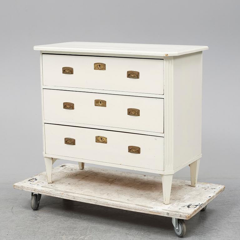 A first half of the 20th Century Gustavians style chest of drawers.