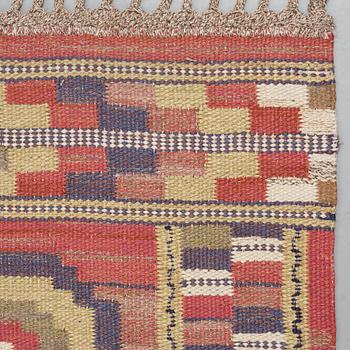 Märta Måås-Fjetterström, Matta, "Röda åttan", rölakan, ca 295 x 199,5-202 cm, signerad MMF.
