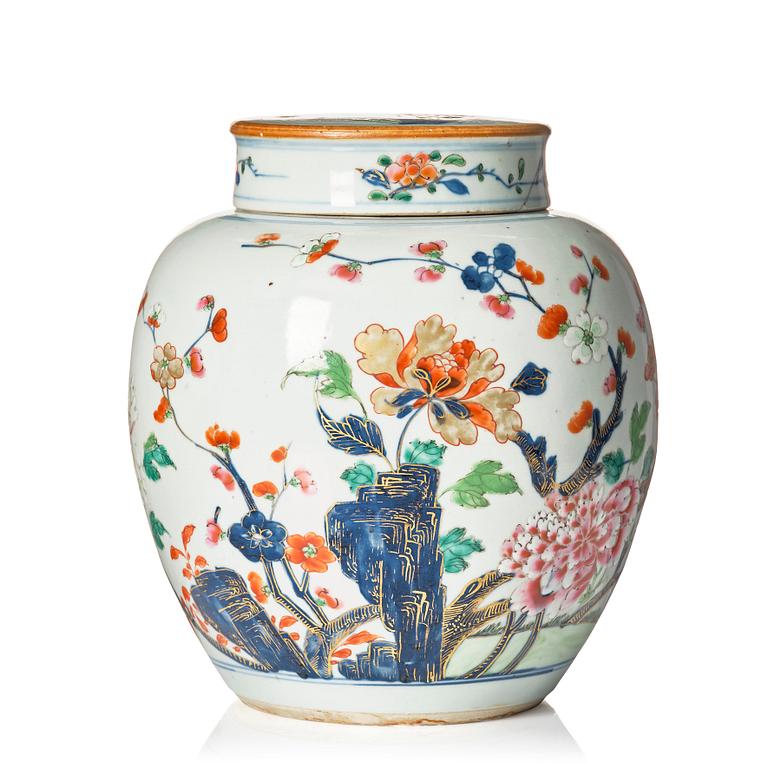 A famille rose jar with cover, Qing dynasty, 18th Century.