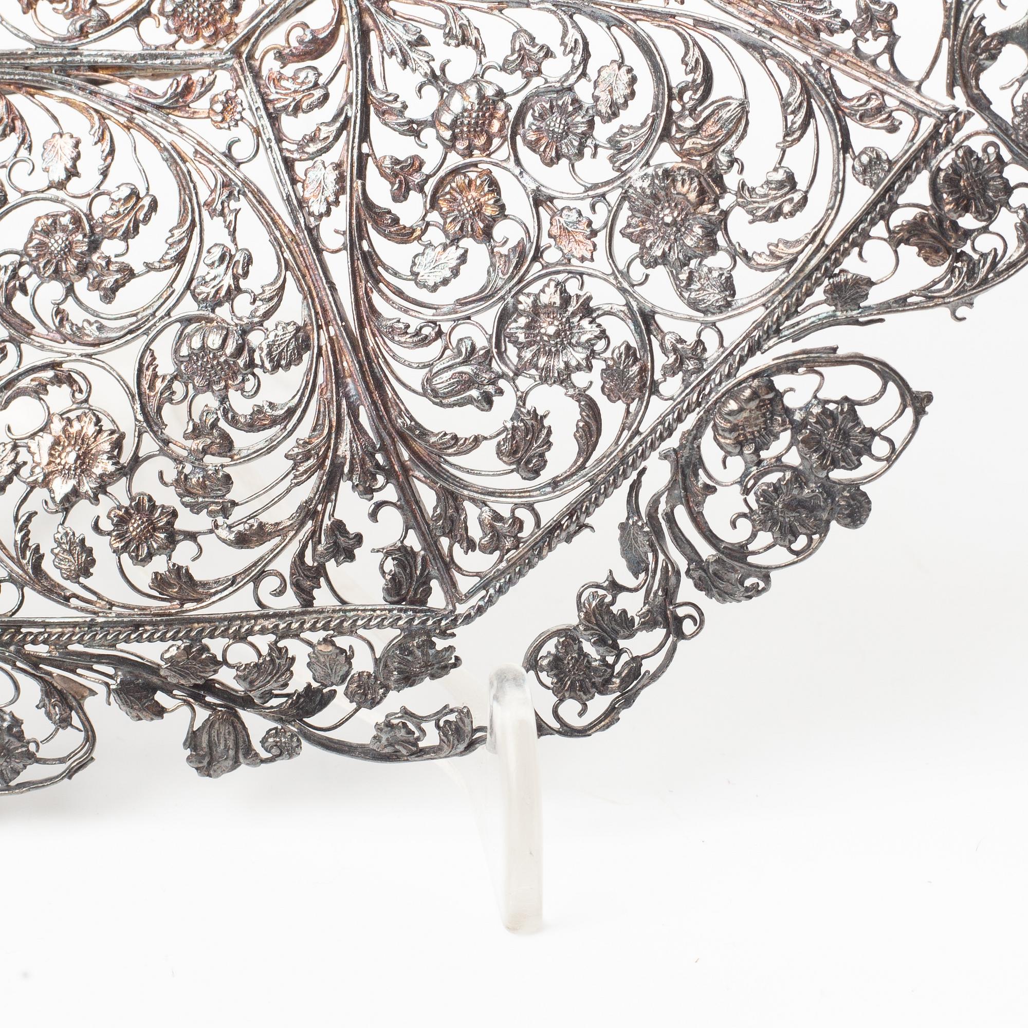 Korgar, två stycken, silver. Kina, Qingdynastin, 1800-tal.