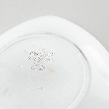 An earthenware dish by Mari Simmulsson for Upsala Ekeby, third quarter of the 20th century.