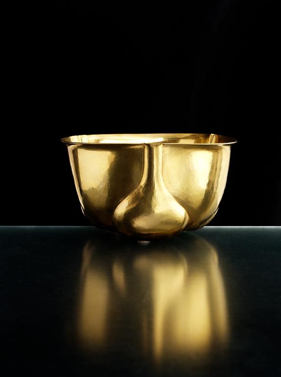 A Sigurd Persson 23k gold bowl, executed by Wolfgang Gessl in Stockholm 1977.