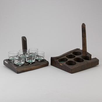 WHISKEYSTÄLL, 2 st svartek från Riksvasa, med GLAS, 6 st, glas, Kosta, 1900-tal.