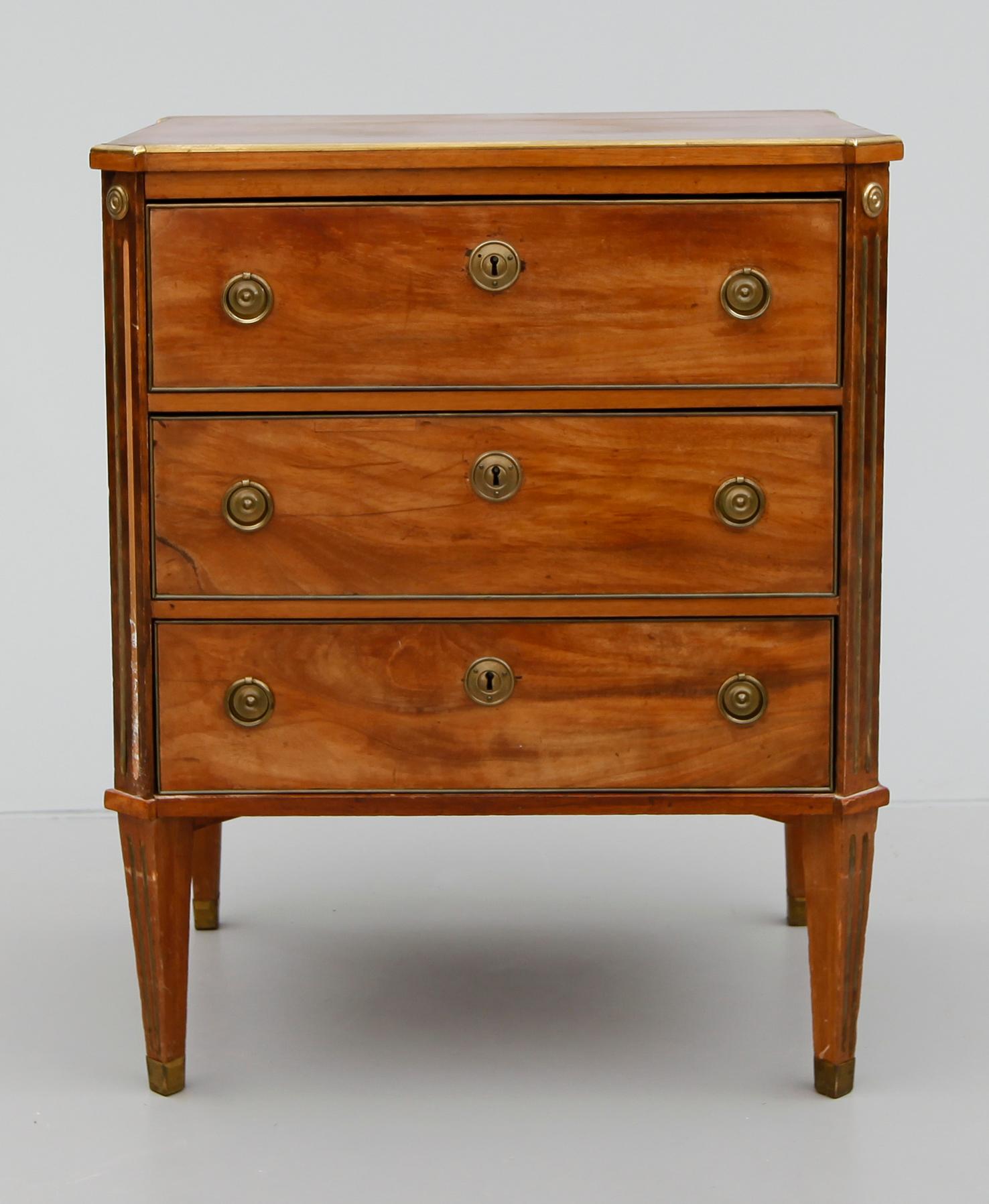 BYRÅ, gustaviansk stil, 1800-talets slut.