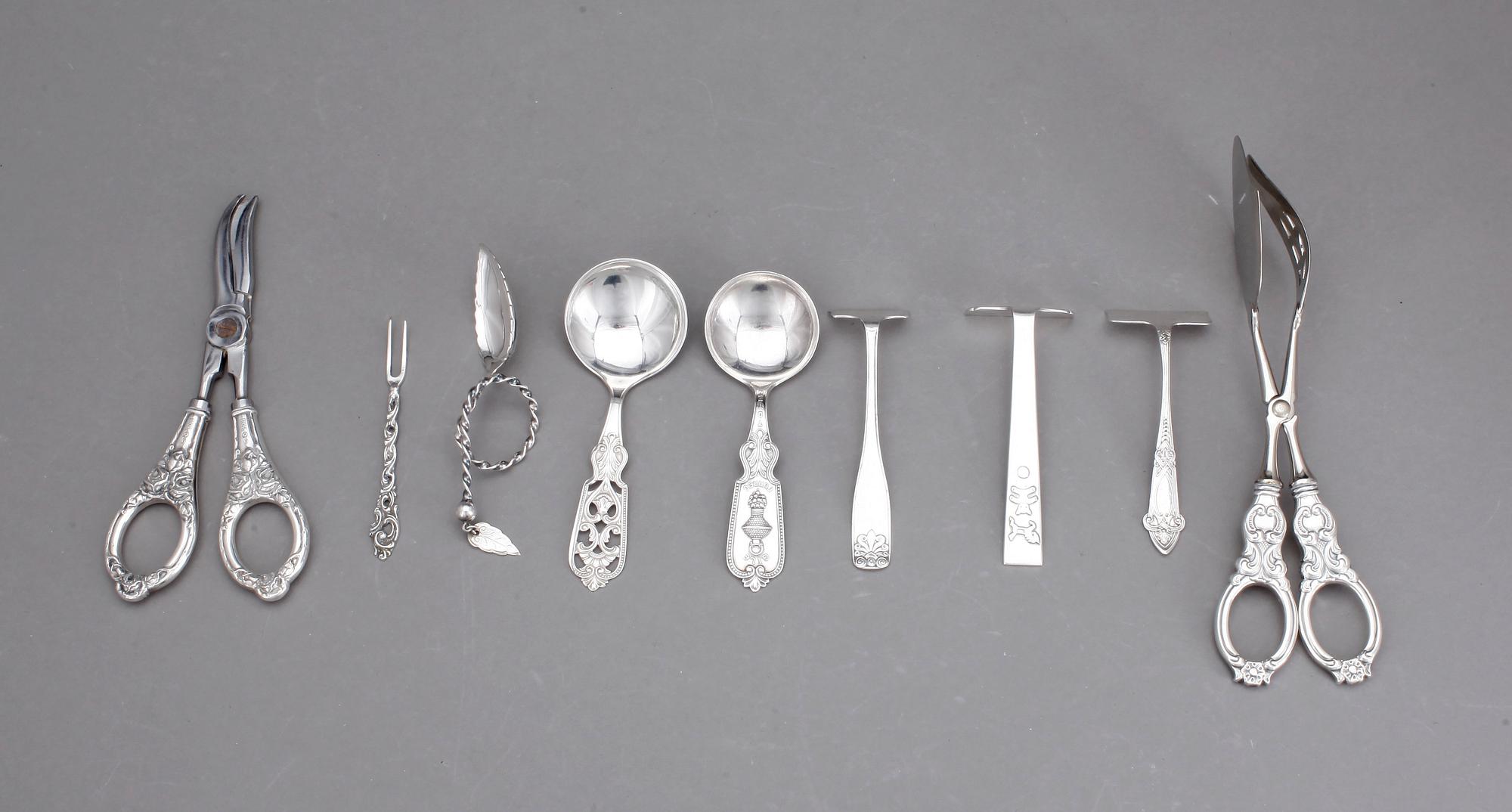 PARTI SILVER, 15 delar, bl.a Thorvald Marthinsen, Norge, 1900-talets första hälft. Vikt exkl delar med metall ca 571 g.