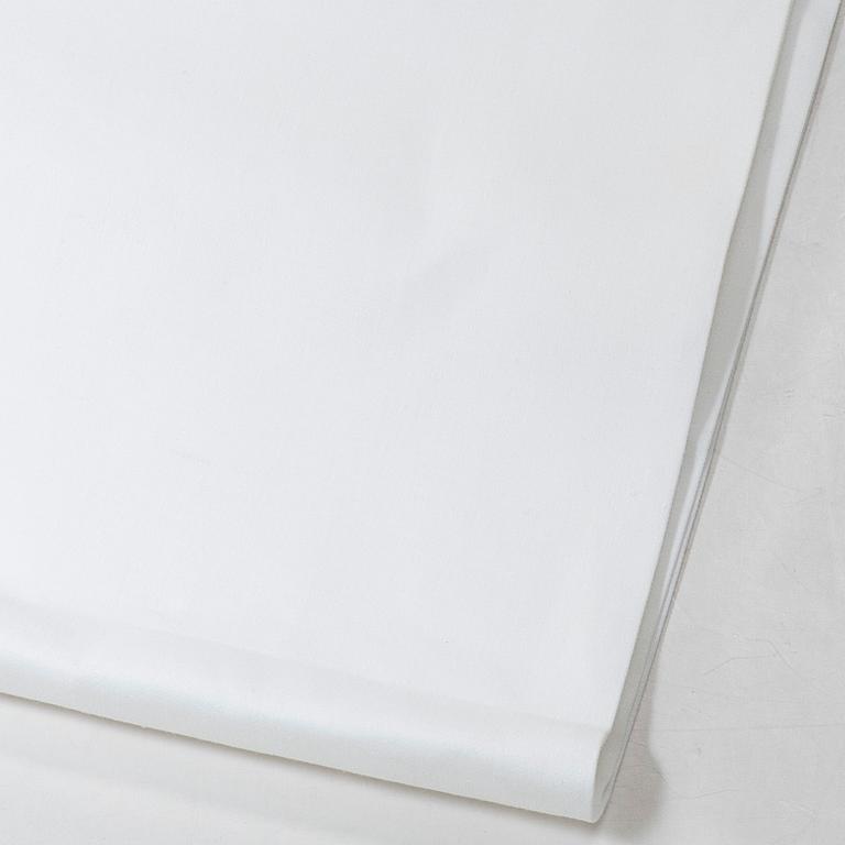 A linnen table cloth.