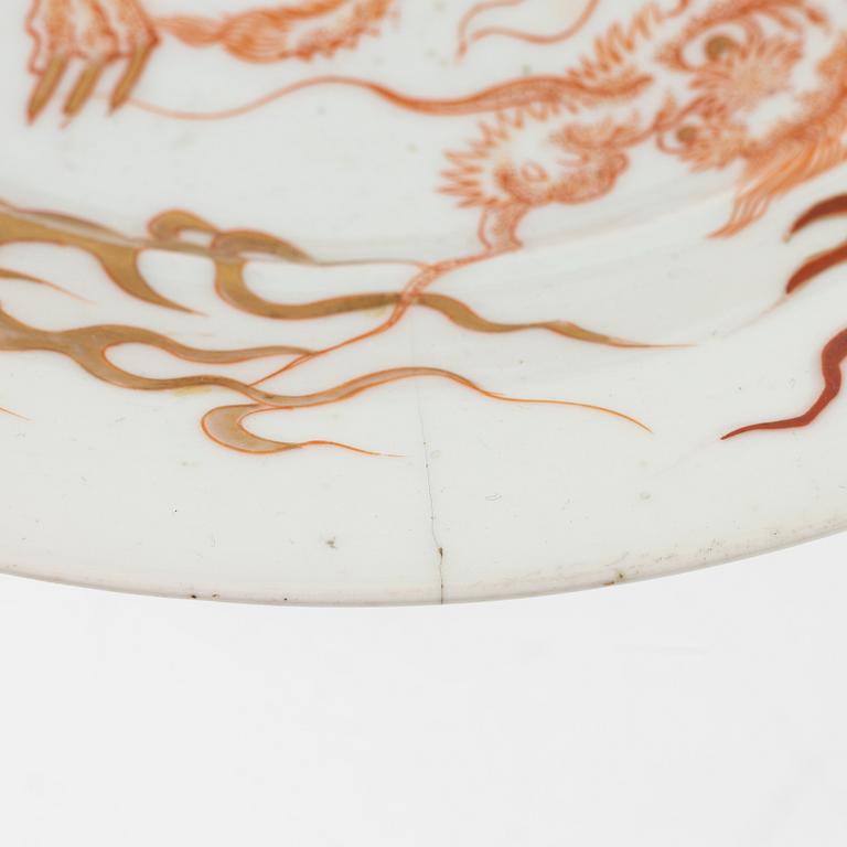 A Japanese porcelain dish on foot, early 20th century.