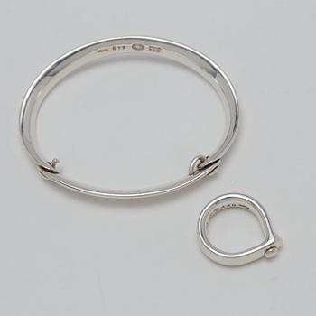 Vivianna Torun Bülow-Hübe, a sterling set of a necklace, a bangle and a ring, by Georg Jensen, Copenhagen.