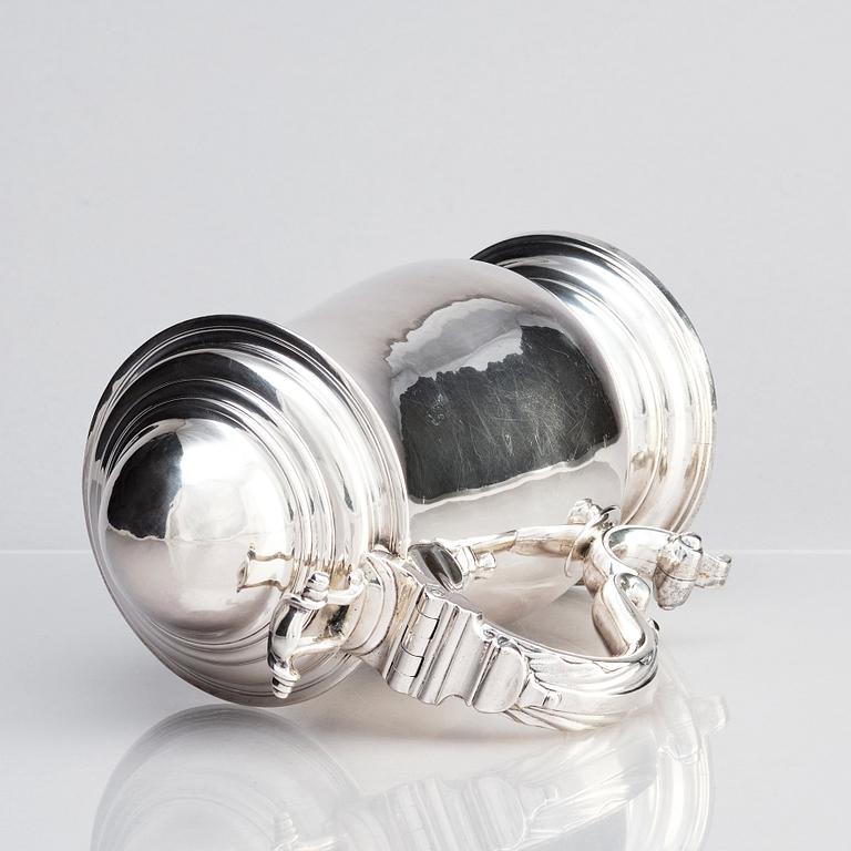 Dryckeskanna, silver, London 1775, möjligen av William Bennet.