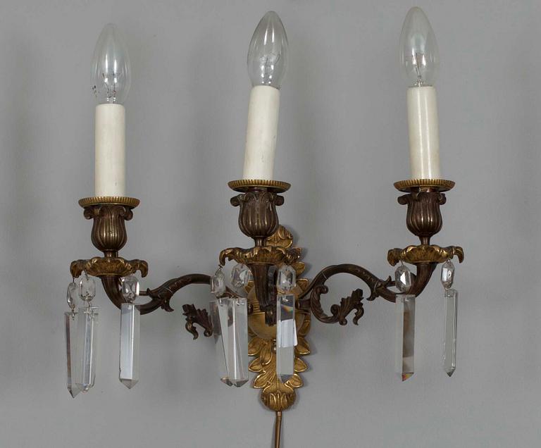 VÄGGLAMPETTER, ett par, brons, 1800-talets slut.