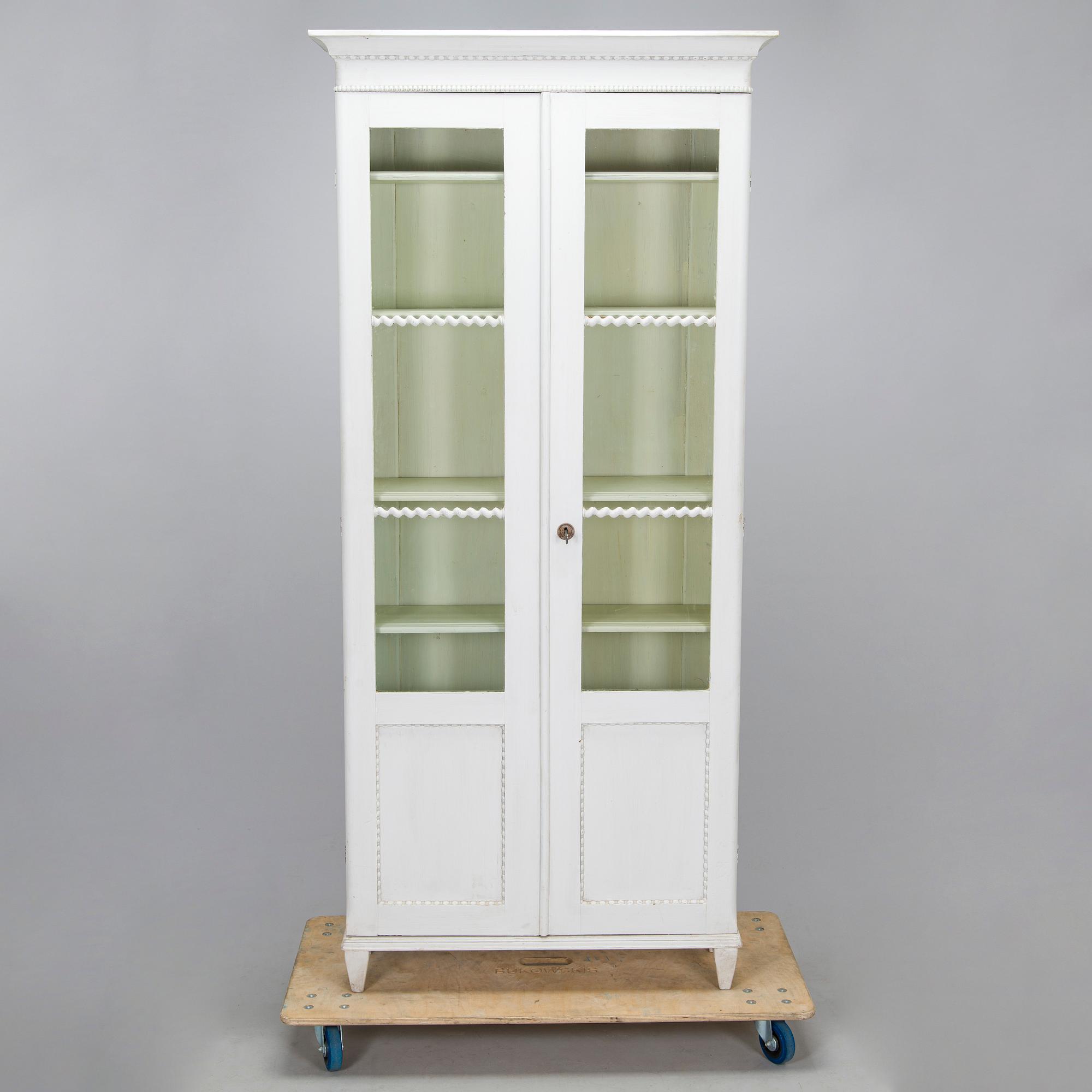 A display cabinet from second half of the 19th century.