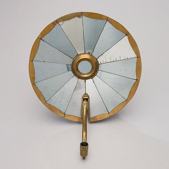 VÄGGLAMPETT,  mässing och spegel glas, 1900-talets första hälft.