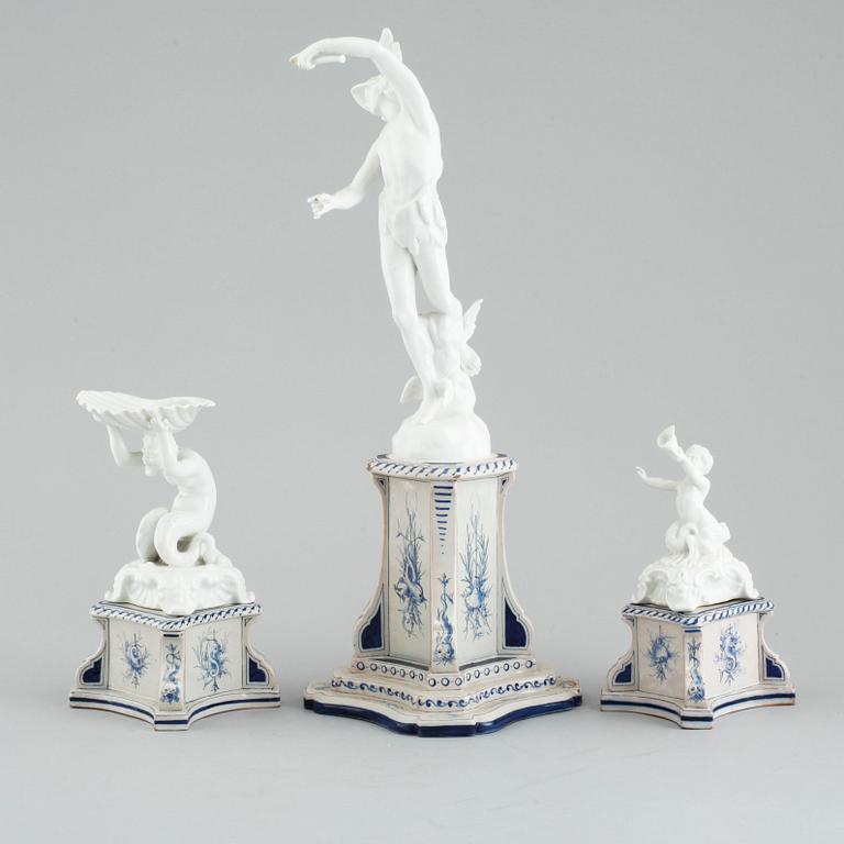 Three figuriner from Italy, from around year 1900.