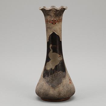 VAS, porslin, Japan, 1900-talets första hälft.