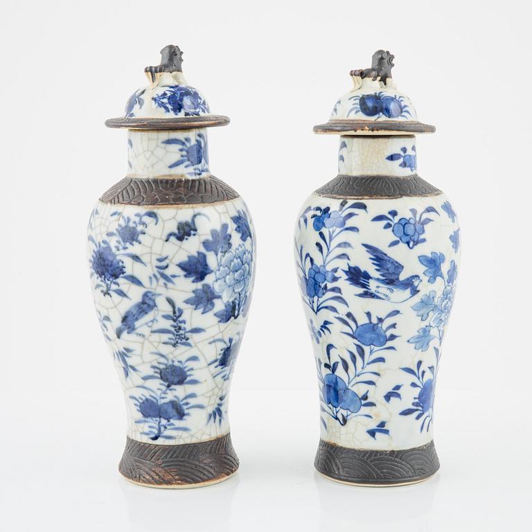 A pair of Chinese blue and white porcelain urns, early 20th Century.