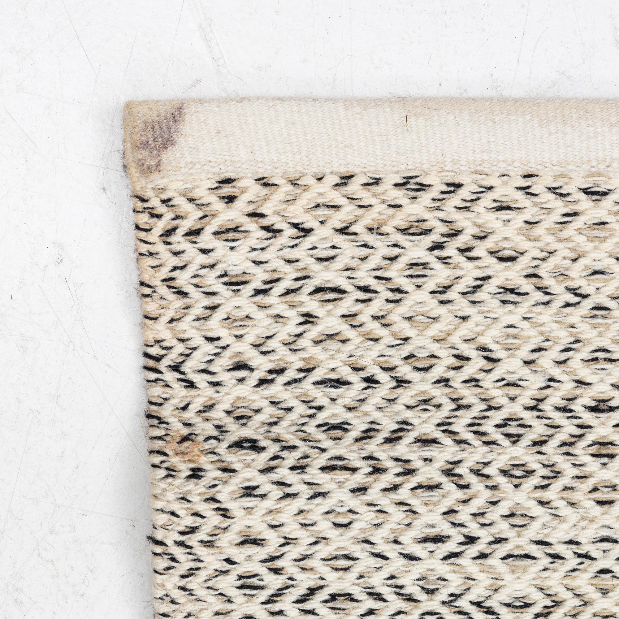 Matta, 390 x 240 cm., modern tillverkning.