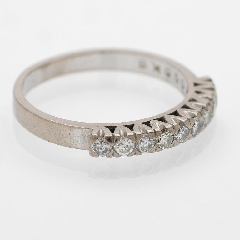Ring halvallians 18K vitguld med diamanter, Sandin & Söner Göteborg 1988.