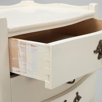 Sängbord, ett par, rokokostil, 1900-talets mitt.