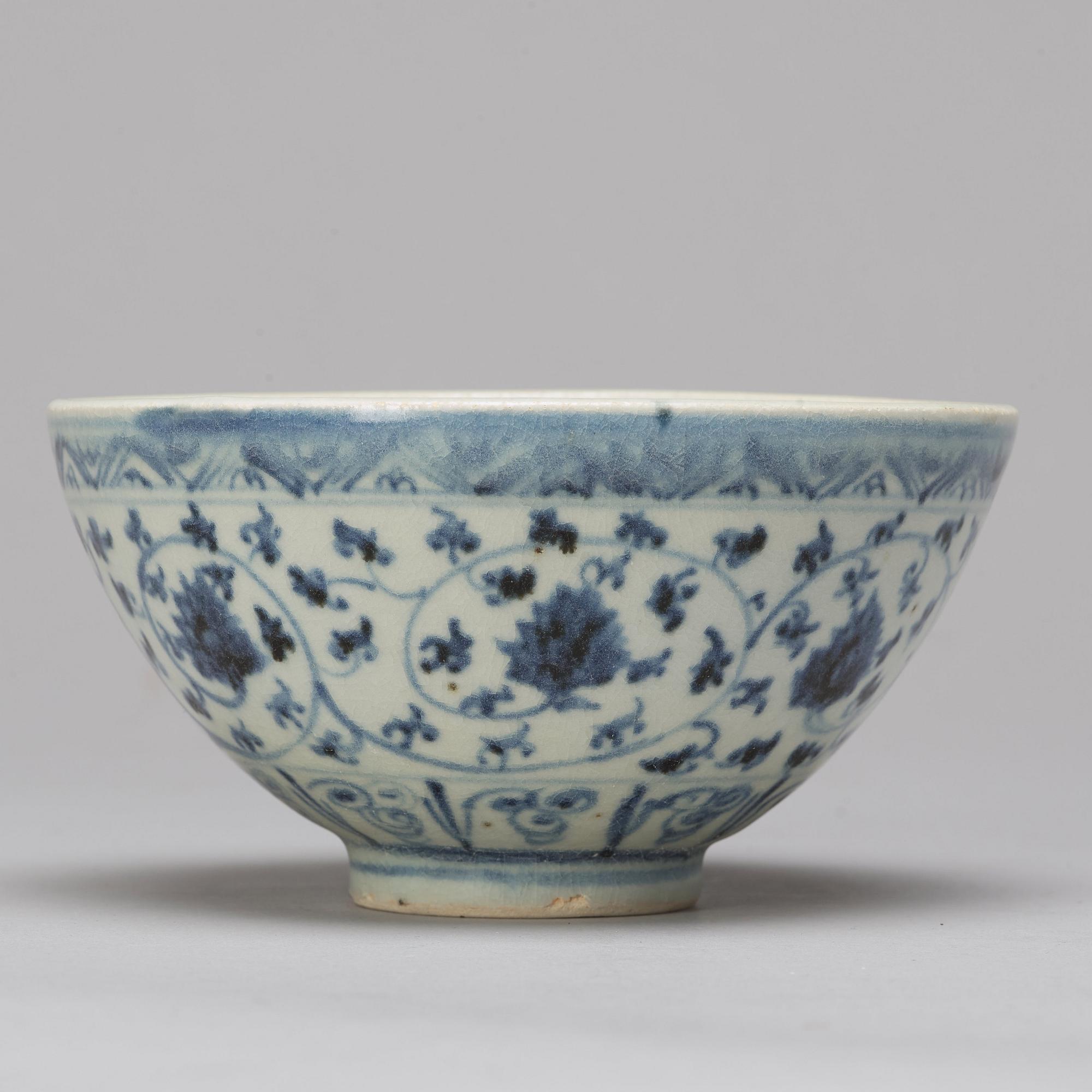 SKÅL, VAS samt FAT, porslin. Thailand, 16/1700-tal.