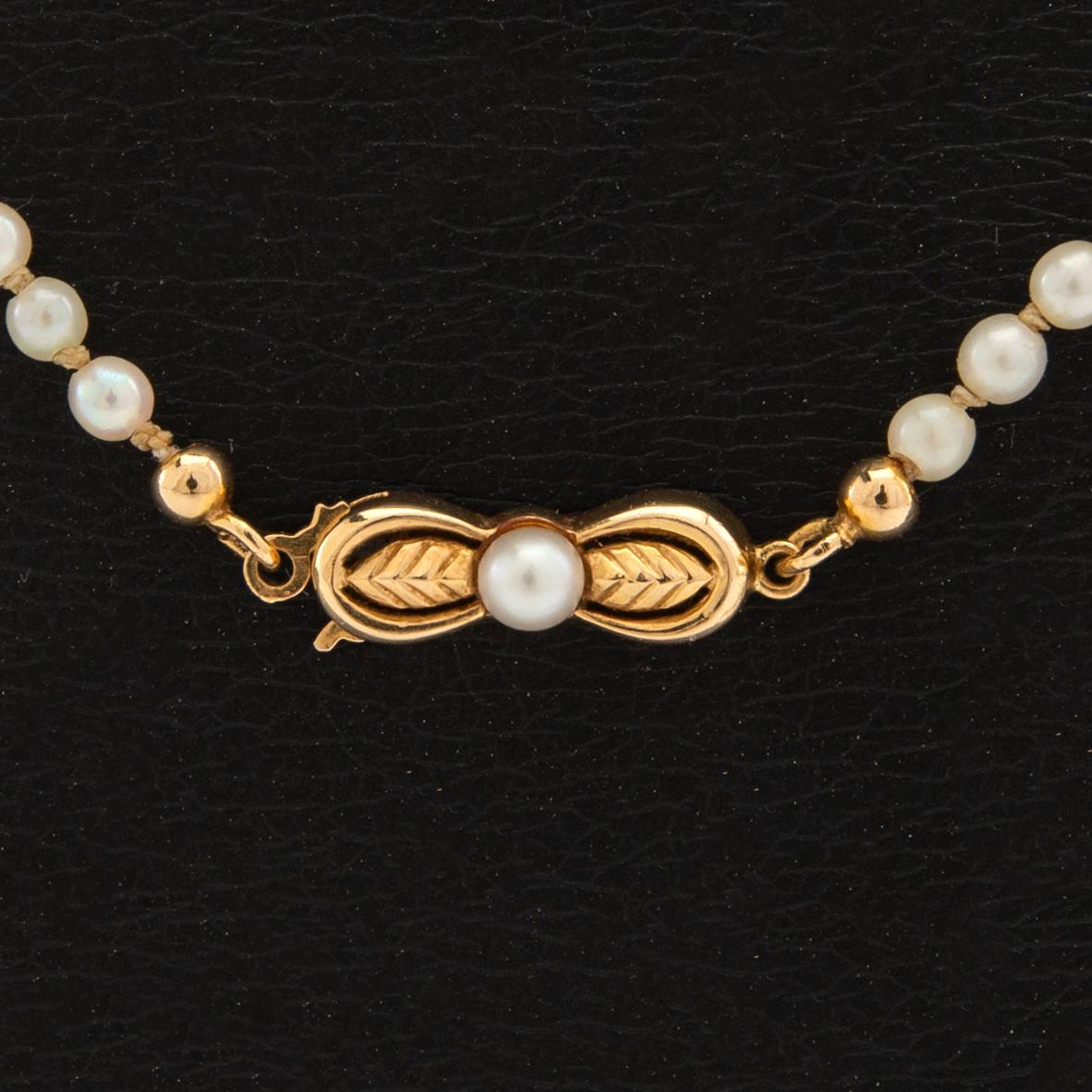 Pearl necklace, cultured pearls, clasp in 18k gold.