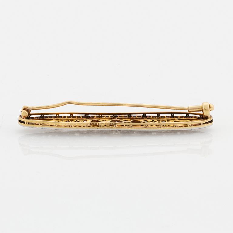 Brosch platina och 18K guld med gammal- och rosenslipade diamanter.