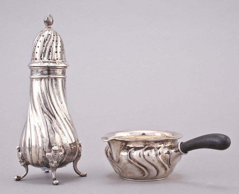 SOCKERRUSKA samt SÅSSNIPA, silver, bl a Tyskland, 1900-tal. Total vikt 270 gram.