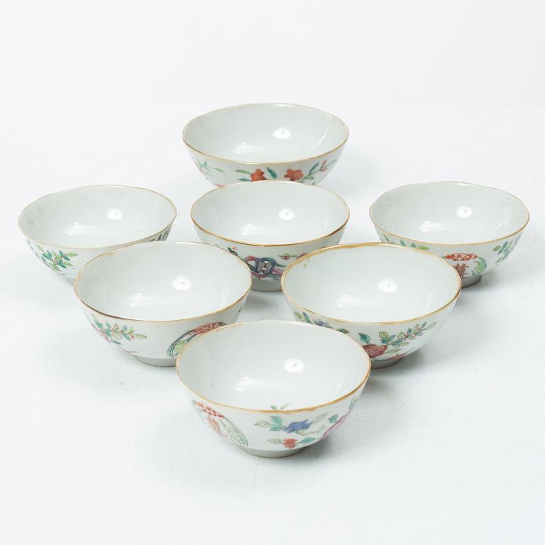 Skålar, sju stycken, porslin. Sen Qingdynasti, omkring 1900.