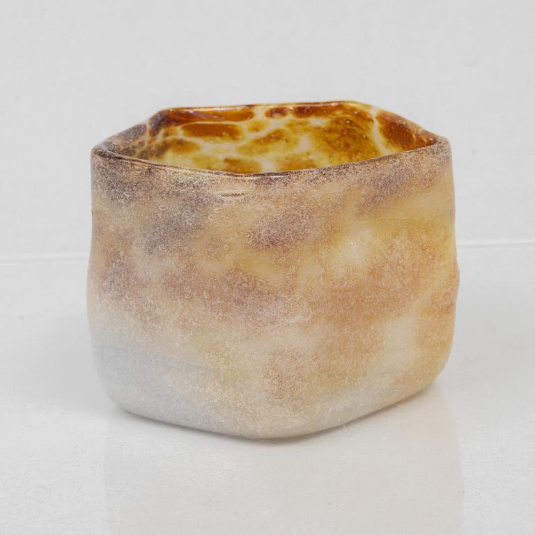 Oiva Toikka, a glass bowl, Nuutajärvi, Finland.