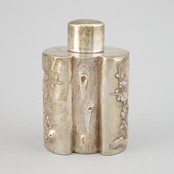 A Chinese silver tea caddy, Luenwo, Shanghai, first half of the 20th century.
