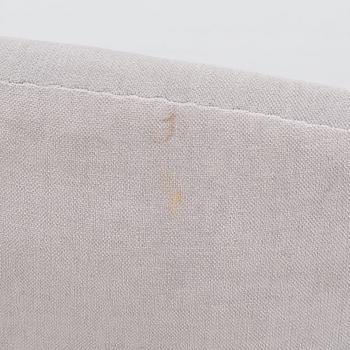 Arne Jacobsen, a "Swan" armchair, Fritz Hansen, Denmark, 2001.