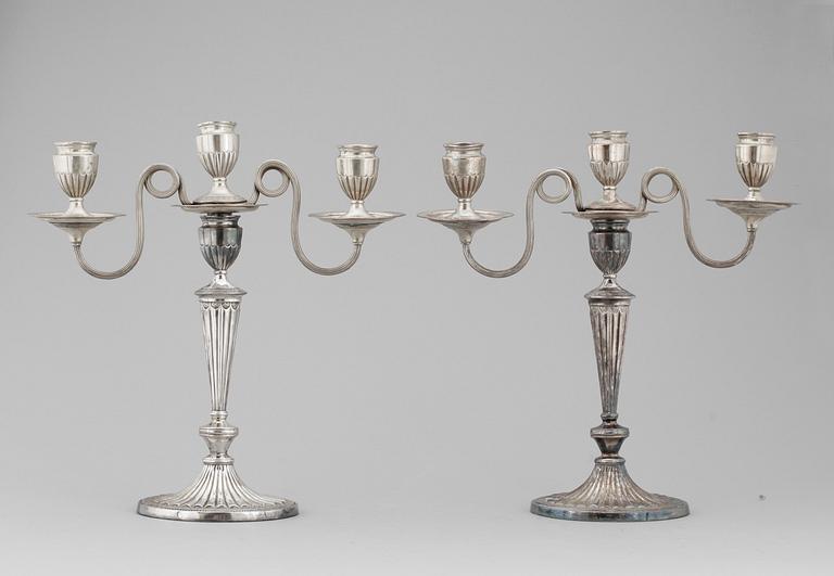 KANDELABRAR, ett par, nysilver, sengustaviansk stil, 1900-tal.