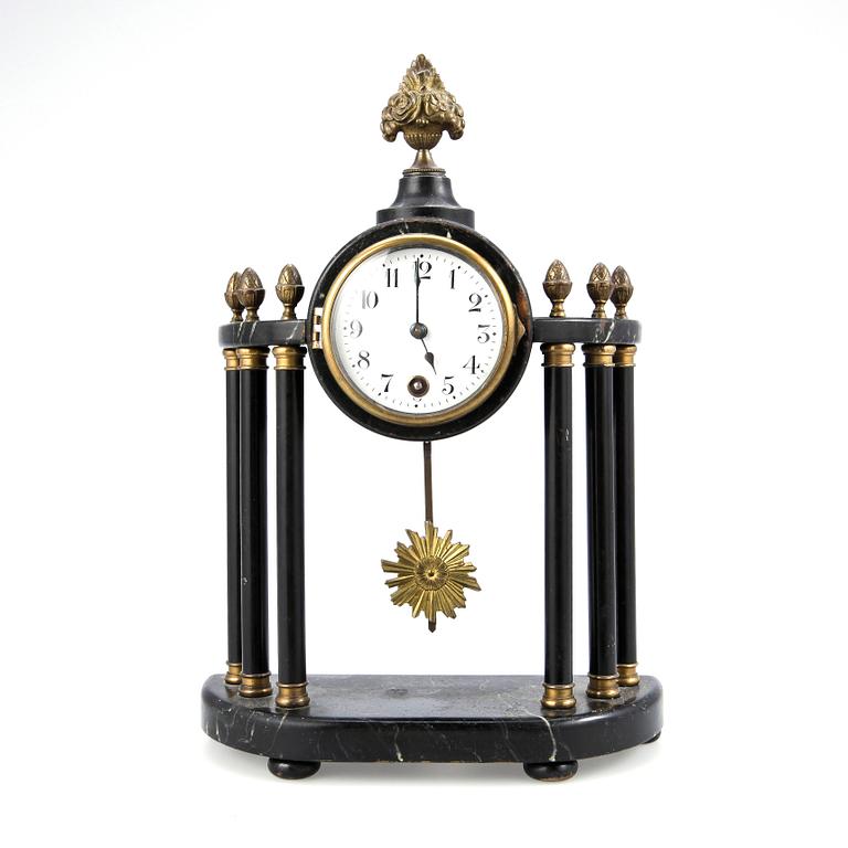 BORDSPENDYL, empirestil, 1900-talets början.