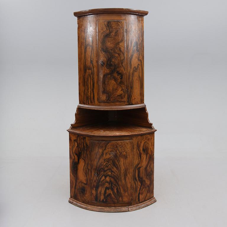 HÖRNSKÅP, allmoge, 1700-/1800-tal.