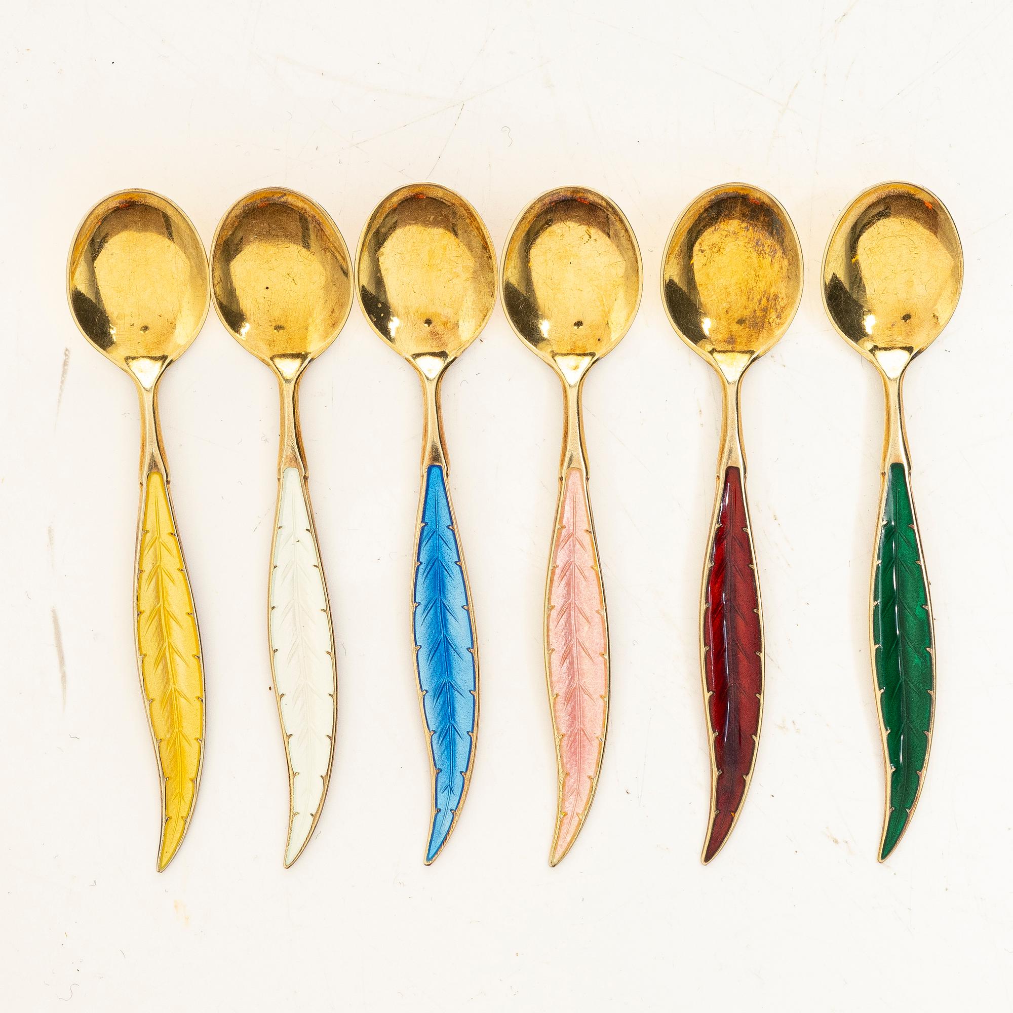 Mockaskedar, 6 st, förgyllt silver och emalj, Ottar Hval, Oslo, Norge, omkring 1900-talets mitt.