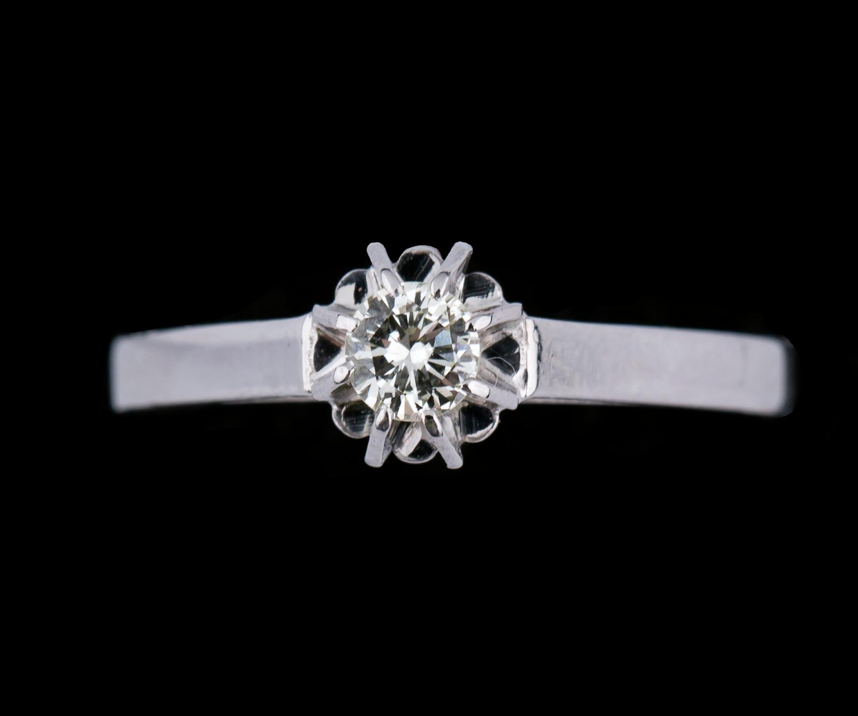 RING, 18 k vitguld med briljantslipad diamant, ca 0.16 ct. Örns, Göteborg, 1996. Vikt ca 2,5 g.