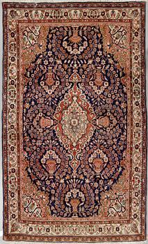 MATTA, sannolikt Sarouk. Ca 216 x 133 cm.