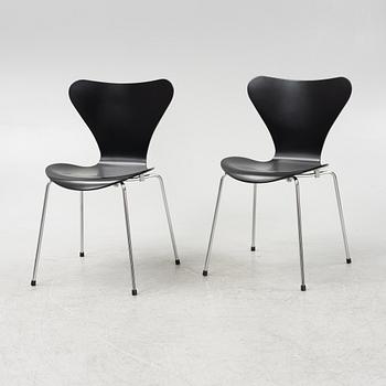 Arne Jacobsen, set of eight chairs "Sjuan", Fritz Hansen, Denmark, dated 2005.