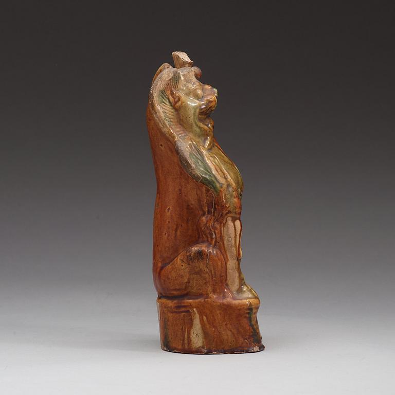 FIGURIN, lergods. Troligen Tangdynastin (618-907).