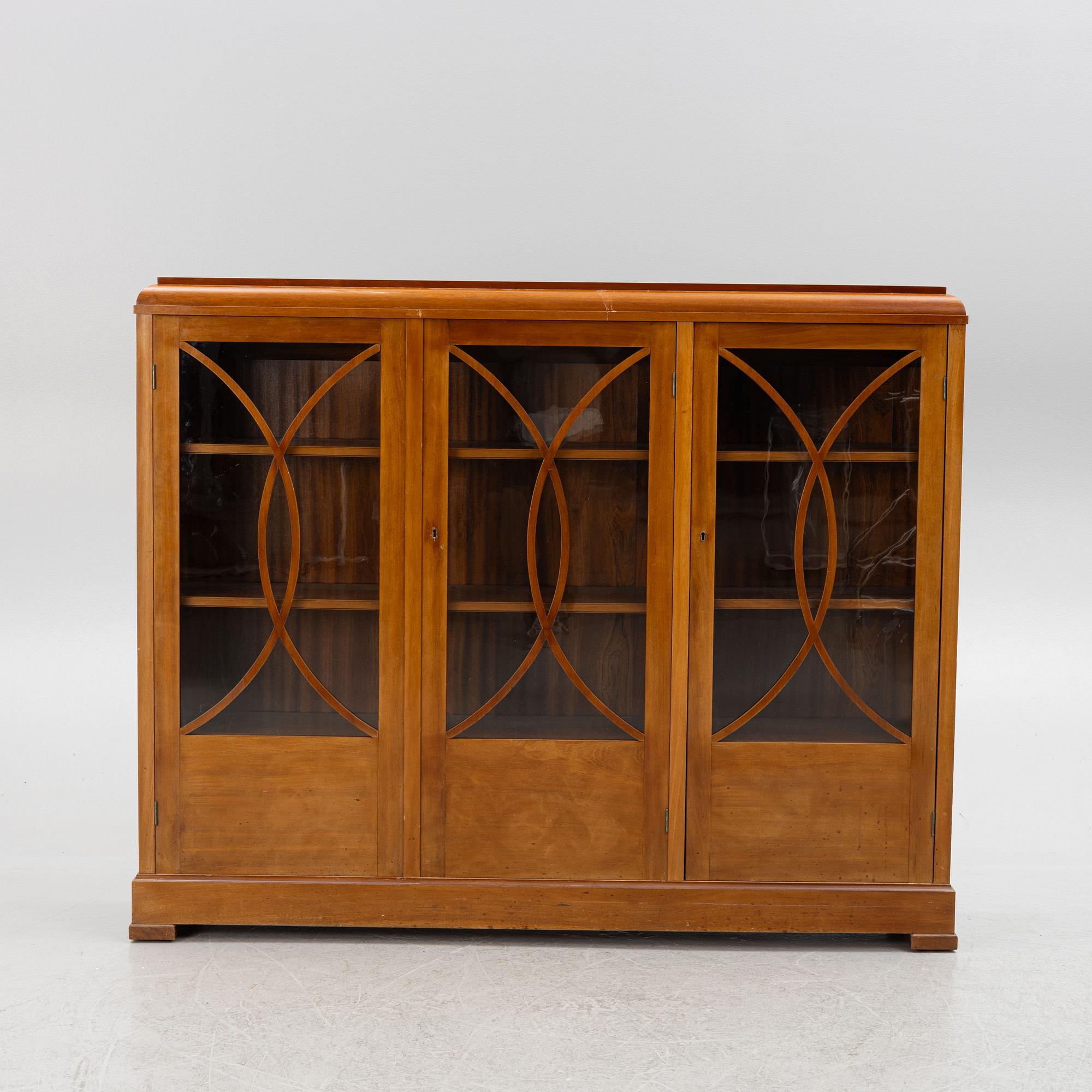 Cabinet, first half of the 20th Century.