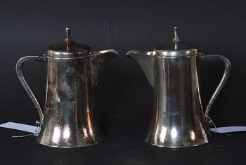 KANNOR, ett par, nysilver.
Proveniens: Git Gay.