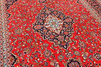 A Kashan carpet, a. 360 x 245 cm.