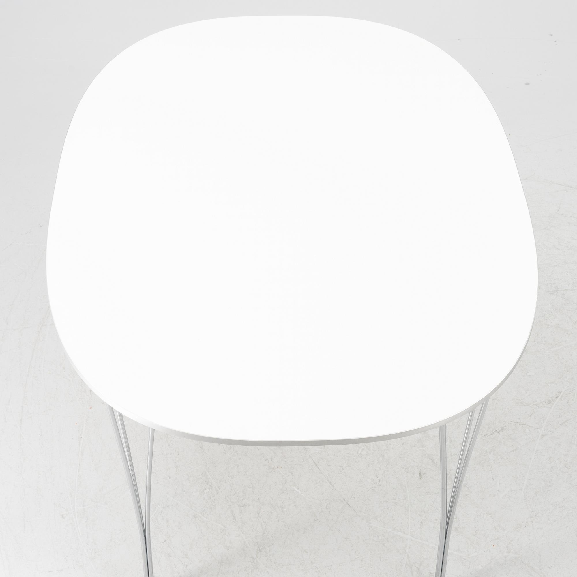 Bruno Mathsson & Piet Hein, matbord, "Superellips", Fritz Hansen, Danmark 2005.