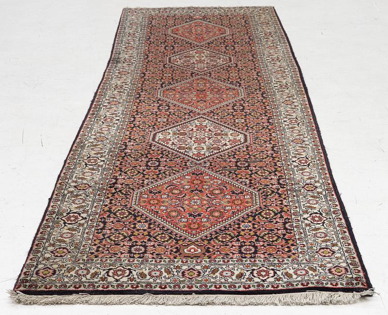 A Bidjar runner, a. 296 x 82 cm.