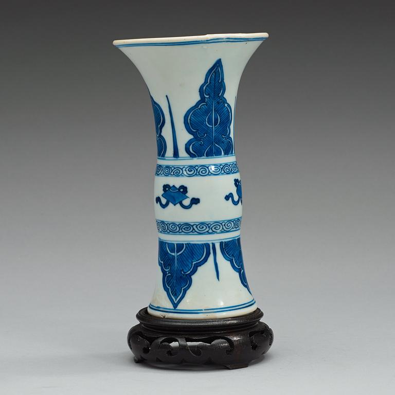 A blue and white Gu shaped vase, Qing dynasty, Kangxi (1662-1722).