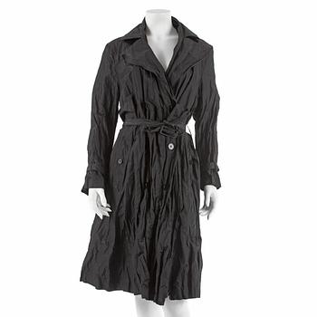 541. RALPH LAUREN, a black treanchcoat, US size 4.