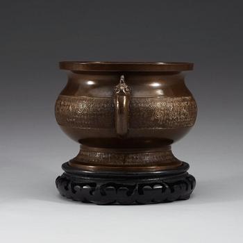 A bronze censer, Qing dynasty.