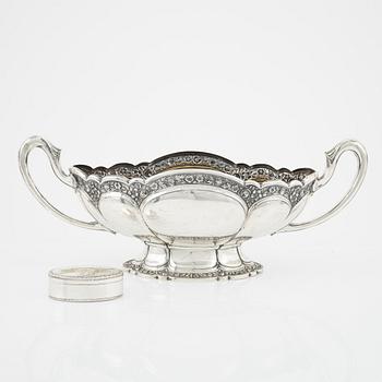 Jardinjär samt dosa, silver, bl a Johan Petter Lund, Kristianstad (1795-1808).