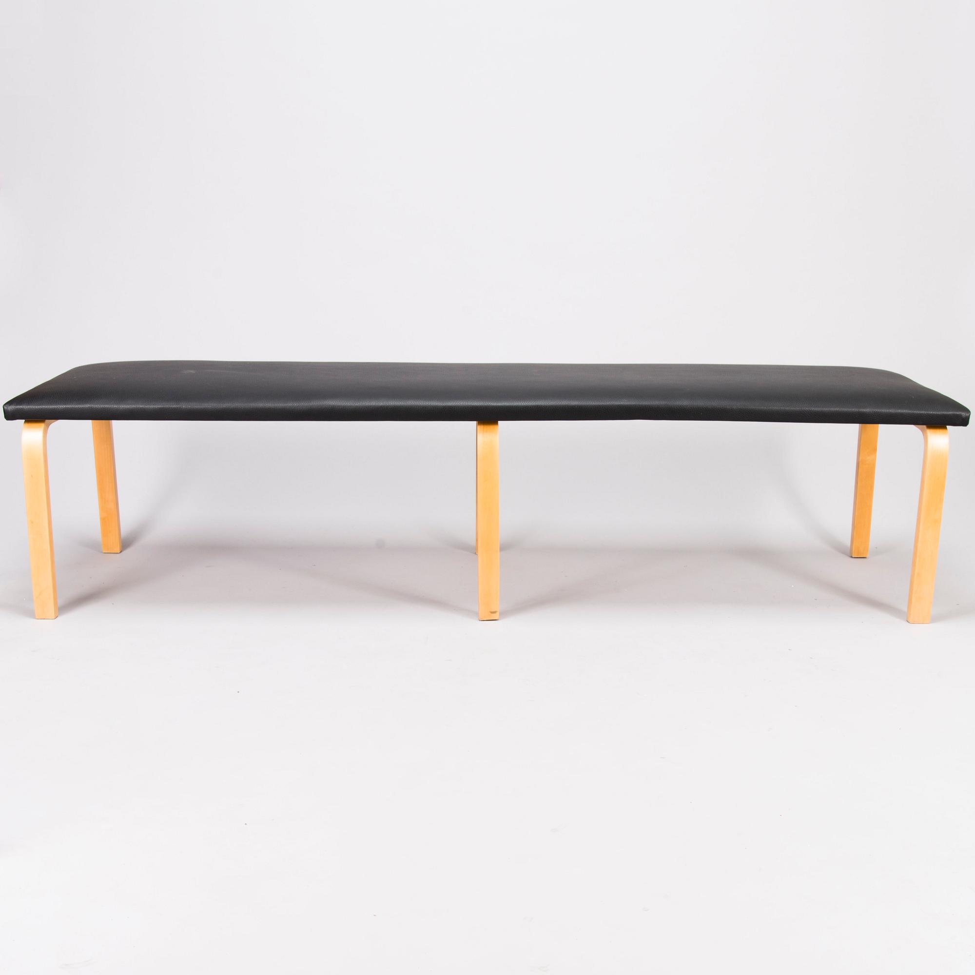 Alvar Aalto, A bench for  O.Y. Huonekalu- ja Rakennustyötehdas A.B. Finland.