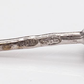 A pair of 18K white gold earrings with diamonds ca. 0.40 ct in total.